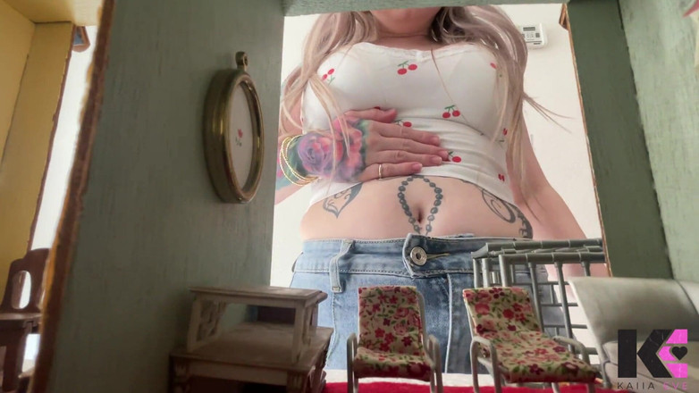 Kaiia Eve: Gergasi Crunch Tinies Menjerit &amp; Menelan Keseluruhan Pencernaan Ke Dalam Navel...