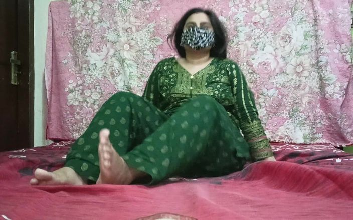Sairaxsaim: La ragazza pakistana sairaxsaim si sditalina la figa bagnata da...