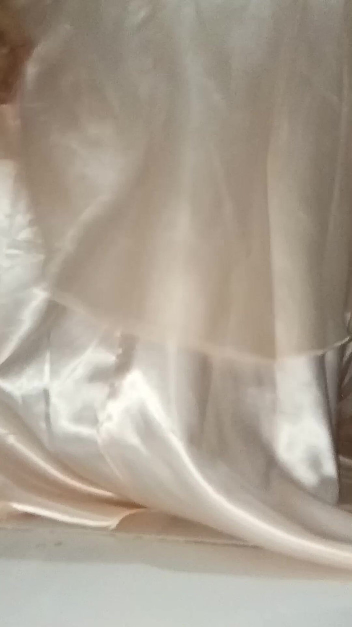 Naomisinka: Crossdresser kobiecy wytrysk ubrany w satynową organzę uroczą sukienkę