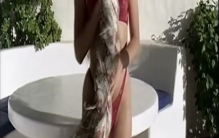 Bangora sluts: Blondine reitet dicken rosa dildo, bis er tropfnass ist