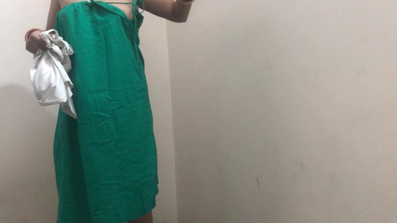 Missmaya123: 我看到我的继妹在换衣服，她回来了，把她扔回来了