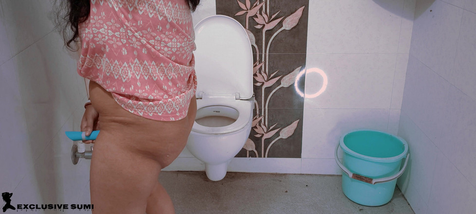 Hot Wife Sumi: Złapałem moją gorącą żonę na masterbatingu w łazience i ostro zerżnąłem do...