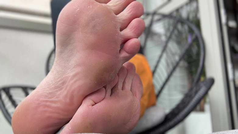 Miss Valentina: Narren Fußanbetung