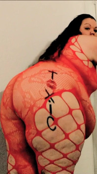 Toxic Piggy Plugged and Shaking Fat Ass
