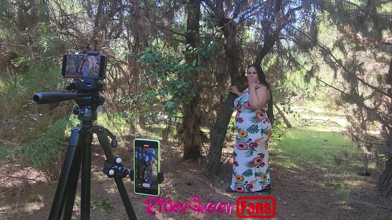 Riderqueen BBW Step Mom Latina Ebony: Riderqueen ensam, utomhus, videor för fans