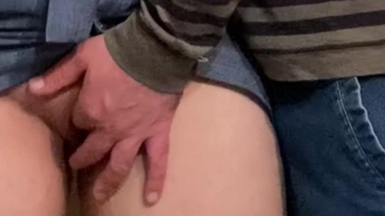 PriyaNaavya: Brudne hobby! Starzec palcowania idealnej cipki w miejscach publicznych