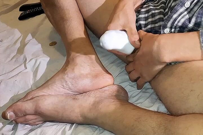 Feets Macho Latino: Un maschio con le paws e la buona cannuccia