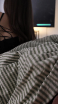 Ma demi-sœur voulait vraiment une érection entre ses fesses.