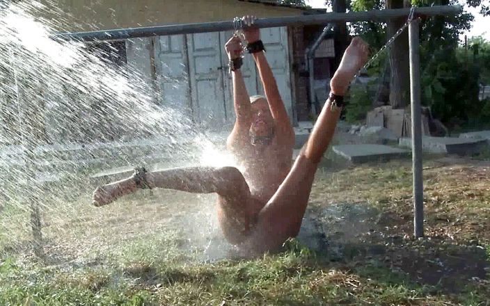 Maledom Austria: Sexy sub Bianca wordt gedomineerd met water vernedering door sadistische...