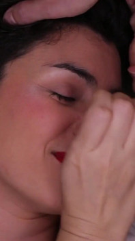 Gülüşüne boşal