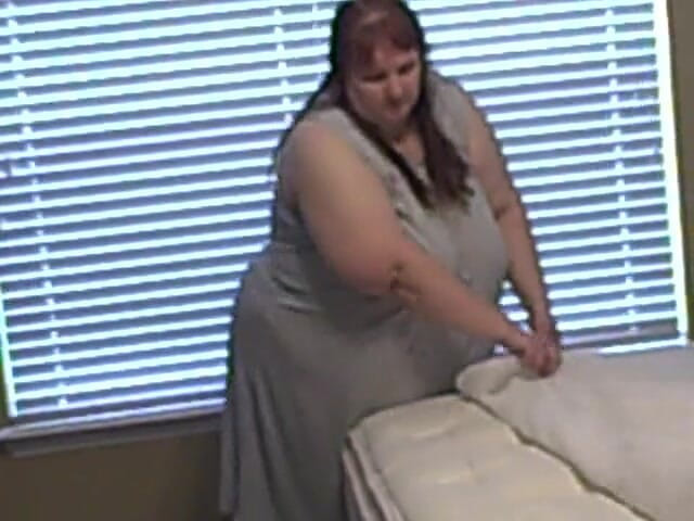 BBW nurse Vicki adventures with friends: Culona pelirroja desnuda haciendo cama con mi viejo