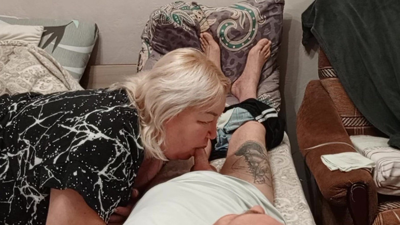 Zona901: 我用精液填满我邻居的嘴巴