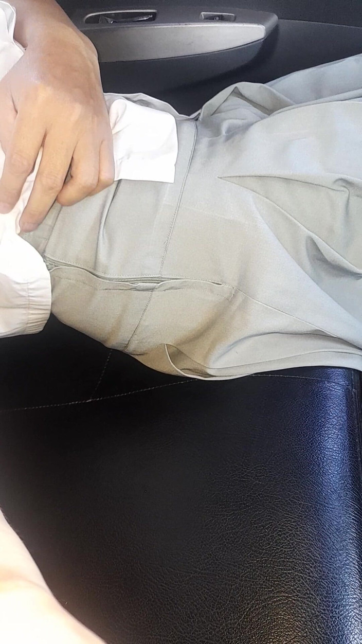 Naomisinka: Asijský crossdresser Cum v šedé školní uniformě