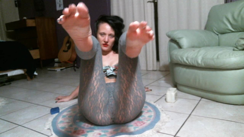 Goddess Vivian Leigh: Domina, footjob necken und verweigern