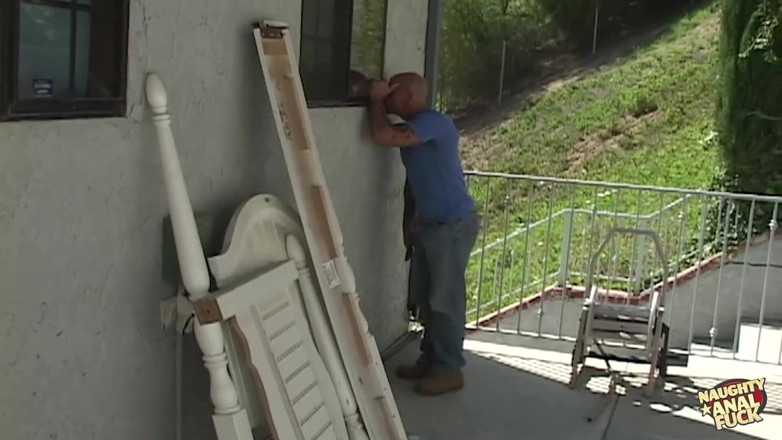 Naughty anal fuck: 이 거유 금발을 위한 애널 섹스 페스트로 변하는 발정난 오후