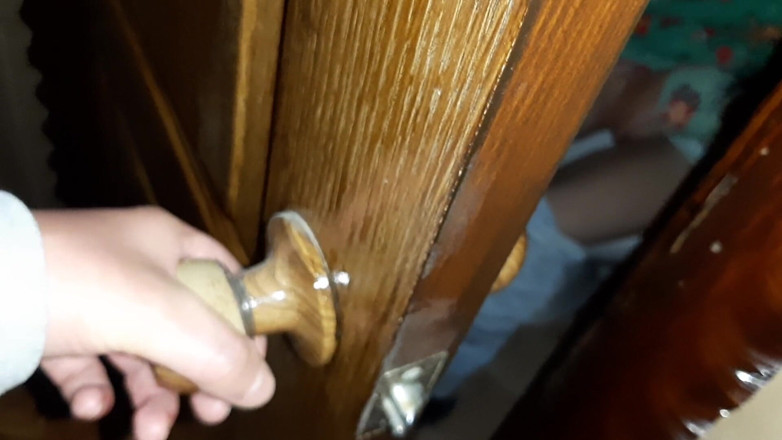 Lesbian-illusion: Ho sentito gemiti dal bagno e spiato la mia sorellastra