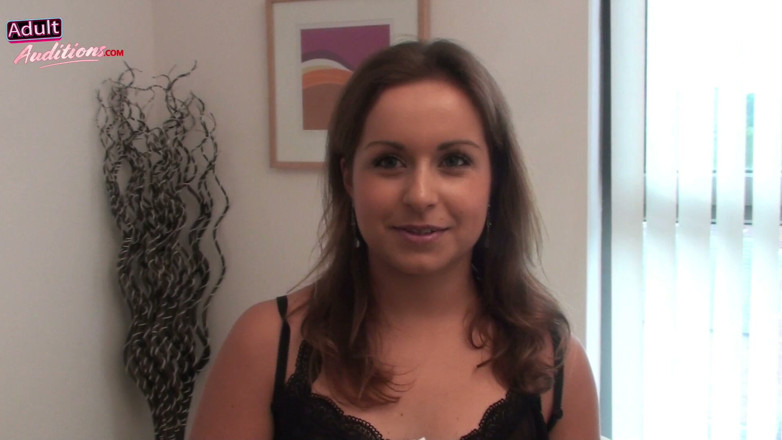 Adult-Auditions: Britská Foxy Ella Pornstar