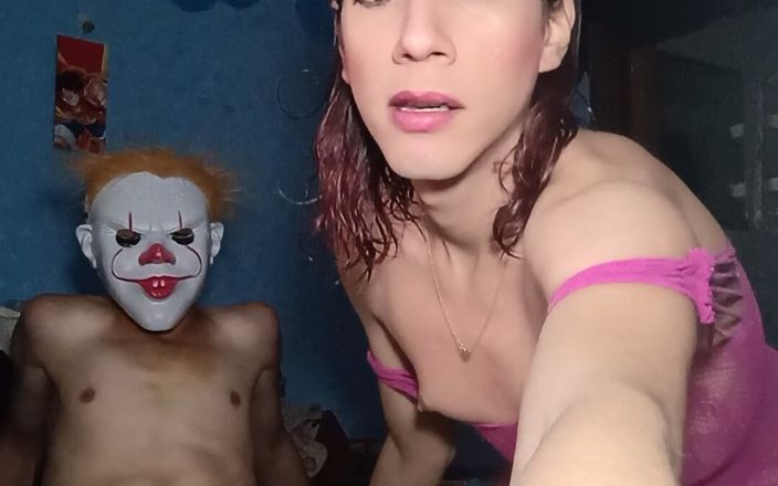 Femboy from Colombia: मेरी सौतेली बहन अच्छी यात्रा के लिए फिर से आ गई है