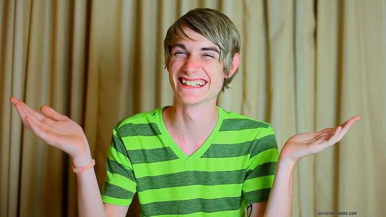 Lollipop Twinks: Preston Andrews et ses voix hilarantes parlent à la caméra