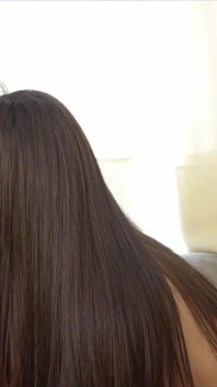 私たちがセックスしている間、友人が私たちをスパイし、私たちは彼女を招待します