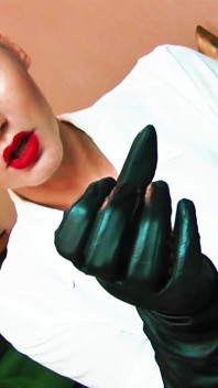 Ballbusting femdom hry
