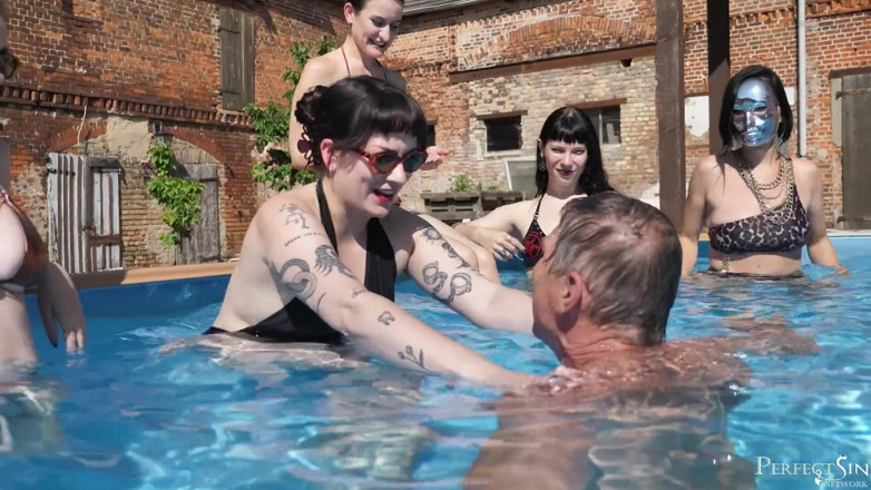 Perfect Sin Network: Impreza przy basenie