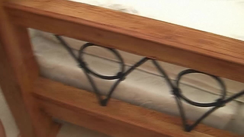 Oldschool X: Mogen brunett MILf deepthroats stor kuk för rörigt ansiktsbehandling