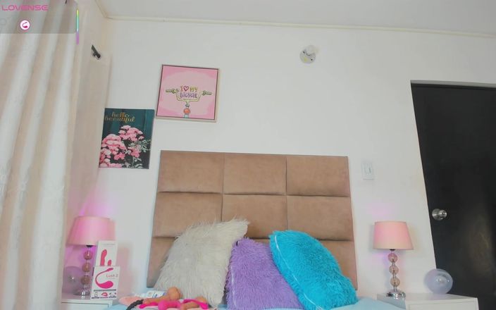 Miajacksonn: Webcam latinh thổi kèn gợi cảm