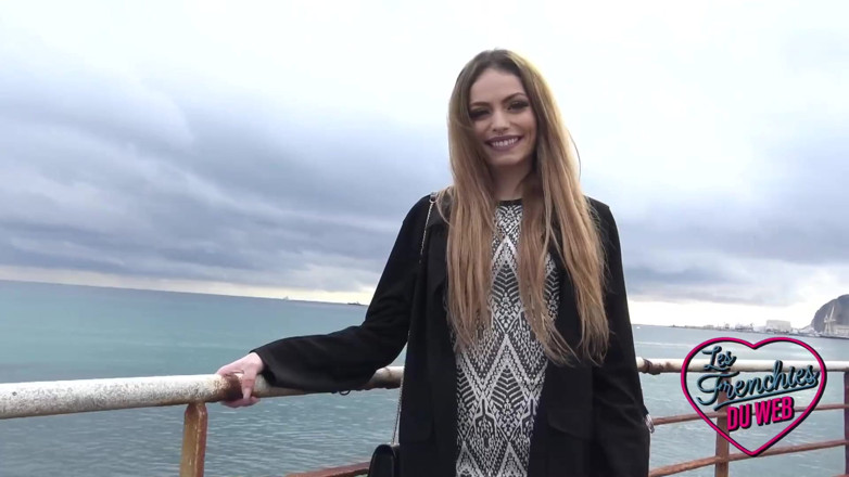 The Frenchies of the web: Clara Mia, uma aluna que quer dar uma surpresa safada...