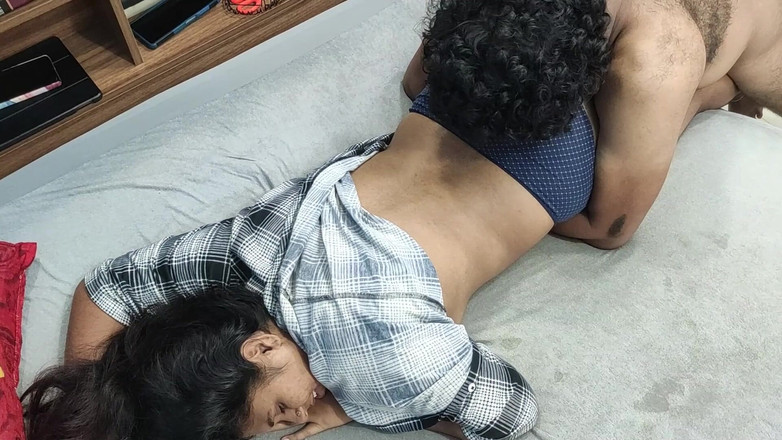 Vaigavarun45: शर्ट ओपन और हॉट गांड चुम्बन मल्लू जोड़े का रोमांस