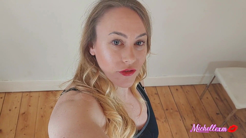 Michellexm: POV svalnatá dívka tě zvedne do krku svými obrovskými pažemi...