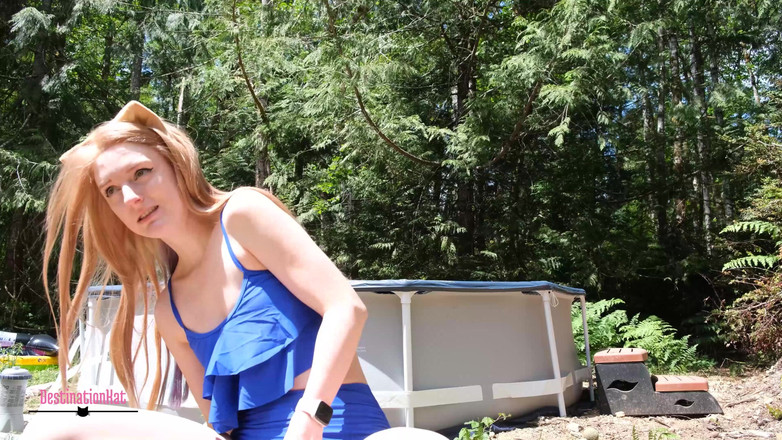 Destination Kat: Muchas pipas orinan - comp