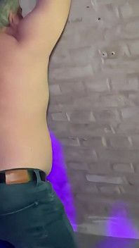 Catgirl Domina poškrábe její sub - fetiš s dlouhými nehty