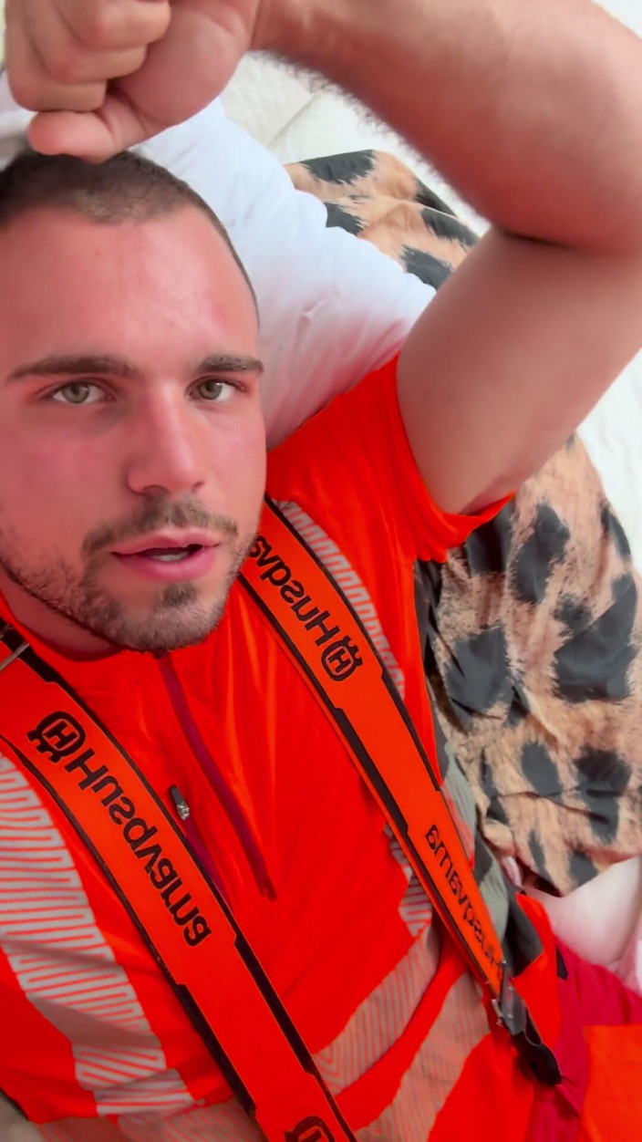 Tyler Blake: Tyler Blake Honění V Pracovním Oblečení Hivis Lumberjack - Protahování Svalů...