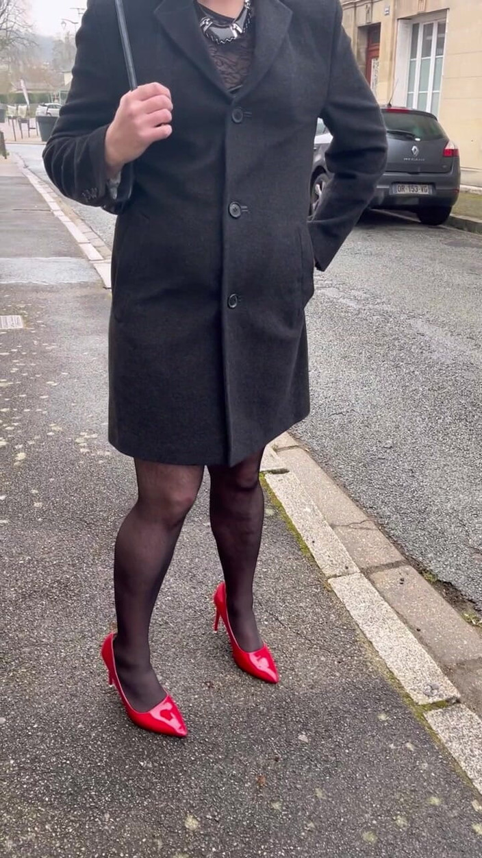 Maitresse Clara: Saya menyuruhnya mengetuk...