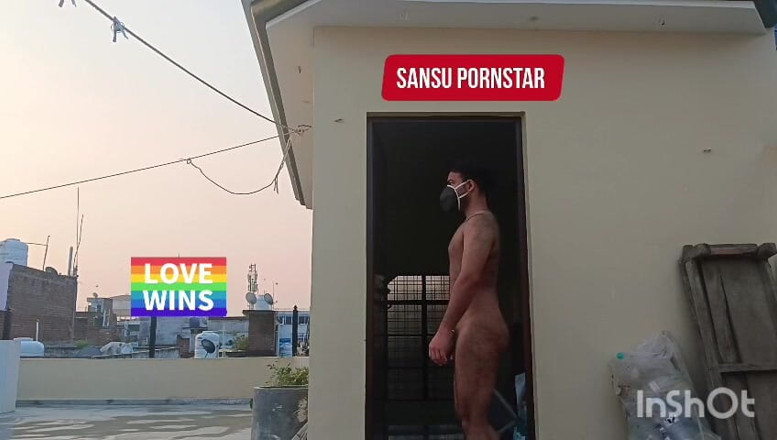 Sansuindia: Aktor India bugil di luar ruangan