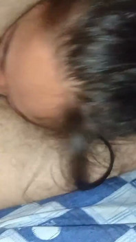 Nevlastní táta mě celý den šuká do pusy a dává mi orální sex