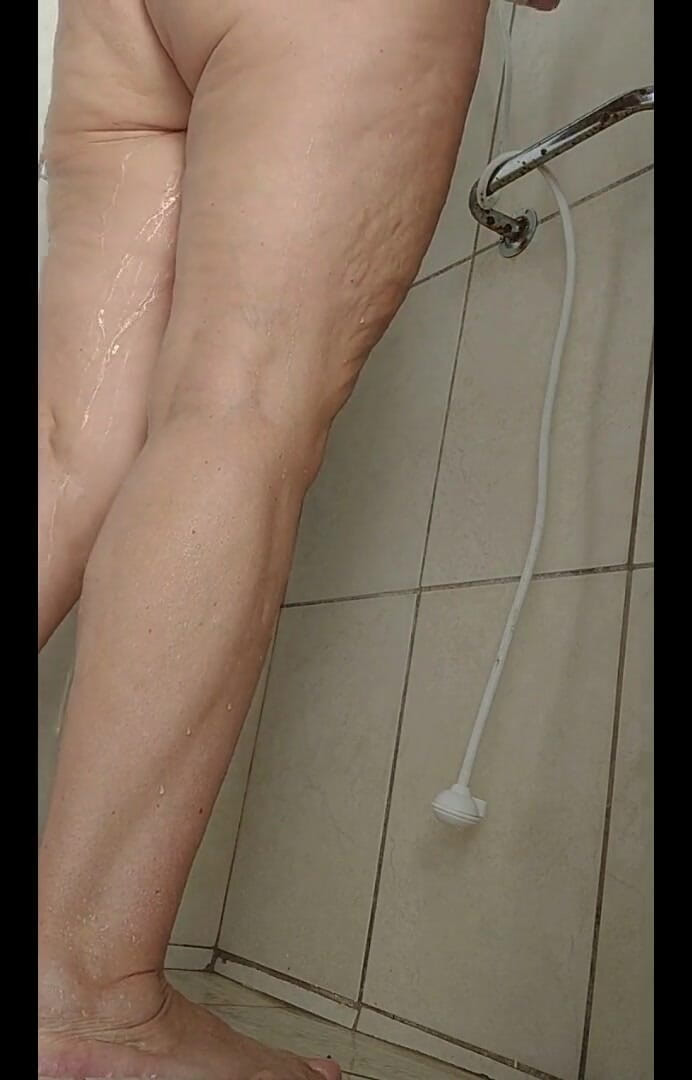 Priscila: 거리에서 카니발에 입을 옷을 보여주는 새엄마, 어떻게 생각하시나요?