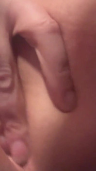 Chica cachonda folla culo y coño con vibrador