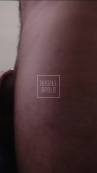 Esposa traviesa chupando la polla caliente del amigo de su marido
