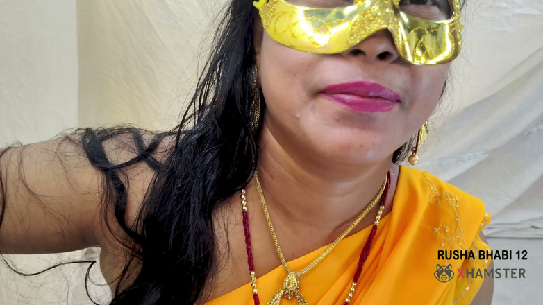 RUSHA BHABI: 小さく柔軟なブロンドの継娘が継父を満足させる