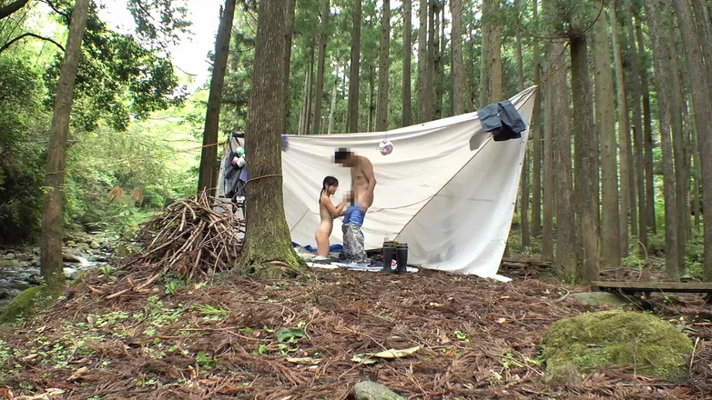 Raptor Inc: キャンプ場マネージャーが撮影した屋外で日焼け美女の動画1