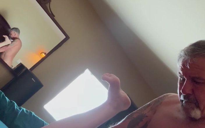 Bonewizzard69: 幸运的 Bonewizzard 可以舔舐并操他华丽的妻子 bonemaiden