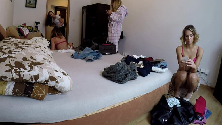 Leon Lambert Girls Twerk Parties CFNM: Amateur babysitter cam in girls cloakroom captures no panties