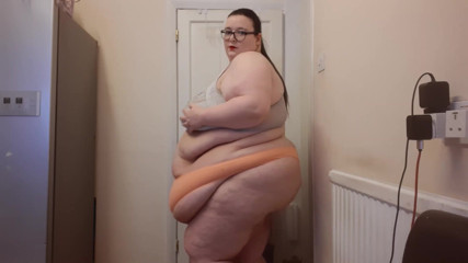 SSBBWLadyBrads: SSBBW perizoma bbw e leggings in pelle ci provano