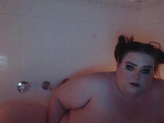 LaLa Delilah Debauchery: मेरे साथ स्नान में शामिल हों! मैंने कुछ मोमबत्तियां जलाईं, बुलबुले बनाए और खुद को लंबे, हॉट चरमसुख के लिए माना! क्या मैं आराध्य नहीं हूं?