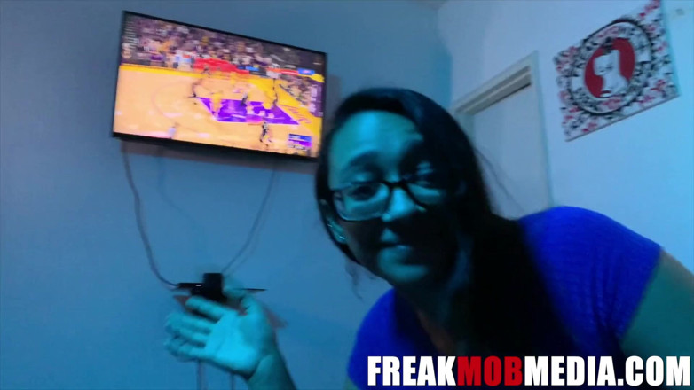 Freak Mob Media: Emori ngentot aku sambil main xbox