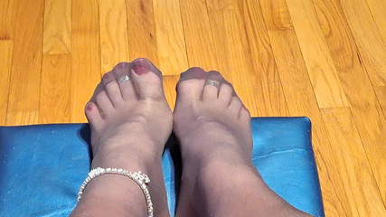 Victoria Lecherri: Adakah U Love Feet, Toes atau Pantyhose?