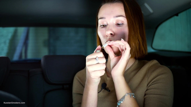 Russian Smokers: seksi roosi beb sigret pite hue prakritik seting