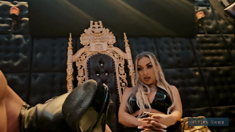 Strict Senz: 쉴라 죄인 굴욕, 발 지배, 발뒤꿈치 숭배